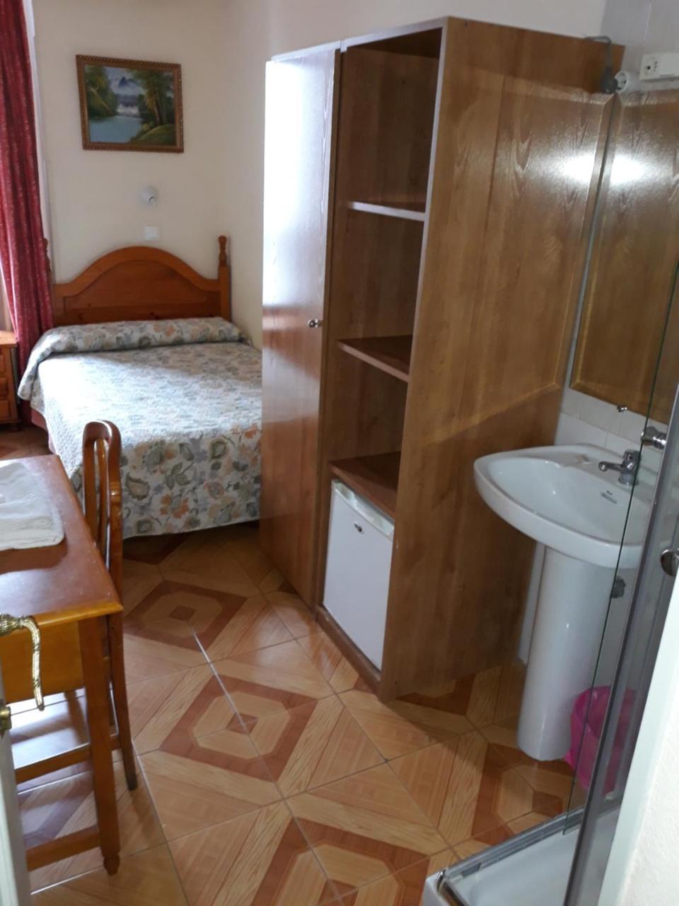 Hostal Fuentesol Мадрид Екстер'єр фото